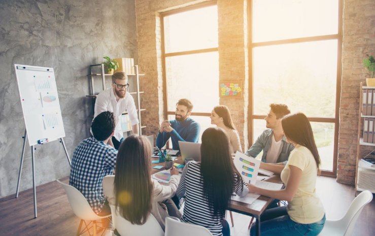 2019-04_gruppe_studenten_sharepoint_istock-939727654.jpg