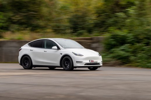 Tesla_Model_Y_KW_Gewindefahrwerk_Fahraufnahme_003.jpg