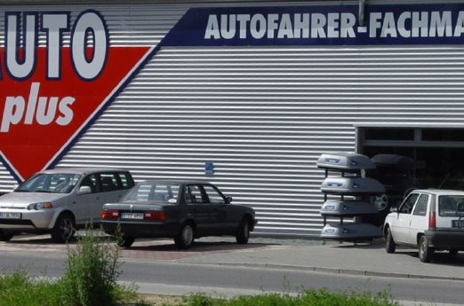 Gewerbeobjekt in Berlin mit Luxmetallfassade.JPG