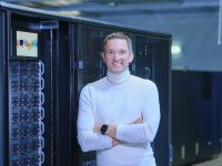 „Photonisches Computing wird die Zukunft der
Datenverarbeitung neu definieren“, Dr. Michael Förtsch,
Gründer und CEO von Q.ANT „Photonisches Computing wird die Zukunft der
Datenverarbeitung neu definieren“, Dr. Michael Förtsch,
Gründer und CEO von Q.ANT