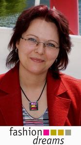 Shopbetreiberin Gabriele Stranka freut sich über den Gewinn des plentyMarkets Shopsystems