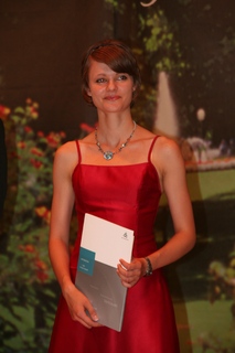 1. Johanna Klees, WITTENSTEIN-Stipendiatin 2008, zusammen mit Dr. Michael Geier, Personalleiter der WITTENSTEIN AG