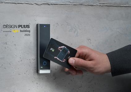 Winner des Design Plus powered by light+building 2020: Der prämierte Zutrittsleser INTUS 700slim überzeugte den Rat für Formgebung durch maximale Technik in minimal großem Gehäuse