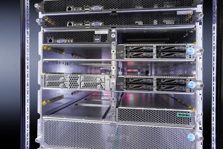 Energy-efficient: With the Open19 Rack, Rittal is offering a direct current solution based on established 19" technology. The connections are connected to the power shelves via a special cable harness on the rear. Photo: Rittal GmbH & Co. KG