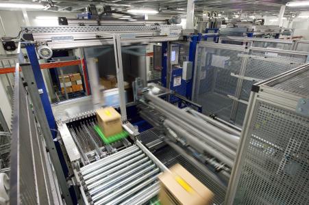 Hochdynamische, filialgerechte Kommissionierung von Tiefkühlprodukten bei minus 28 Grad Celsius. Foto: WITRON