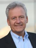Peter Schreiber, Geschäftsführer von Peter Schreiber & Partner, gibt im Interview mit Ralf Schmitt, Partner Schweiz bei der Kloepfel Group, Einblicke in die Arbeit eines Vertriebsmanager im digitalen Wandel. Außerdem verrät er, wie man die eigene Vertriebsmannschaft optimal aufstellen kann und welche Gemeinsamkeiten der Vertrieb mit dem Fußball hat