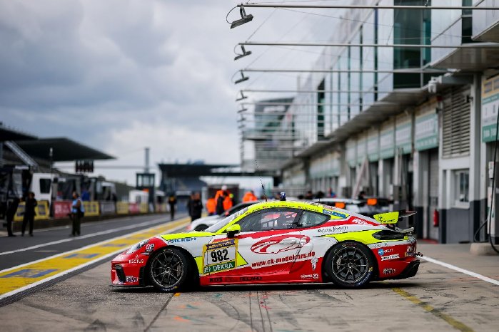 low_KW_Racing_Kunden_24hNbr26_Rennvorbereitungen_0009.jpg