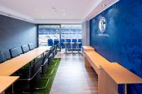 Wohlfühlen und hautnah Fußball erleben - das neue Gewand schafft in der Stadion-Loge der Veltins-Arena ein angenehmes Ambiente (Foto: Caparol Farben Lacke Bautenschutz/Andreas Wiese)