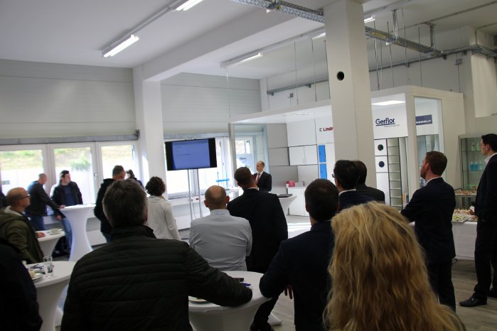 Einweihung_Showroom_Pharmaserv Logistcs_01.jpg