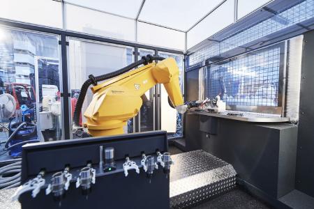 C 0 Robot and tool changer form a single unit.