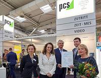 Annette Levy, CeBIT Project Director ERP, PLM & Commerce Solutions, Melanie Stehr, Projektleiterin Halle 5 im Gespräch mit Walter Elsner, Geschäftsführer der PCS Systemtechnik GmbH und Ute Hajek, Leiterin Marketing Communications & Events