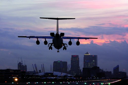 Ein Avro-Liner der Air France-Tochter CityJet im Anflug auf London City.jpg