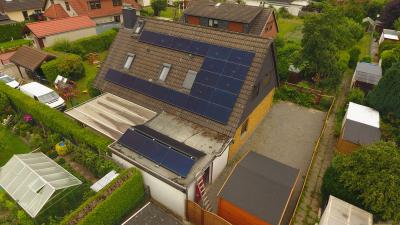 04 Luftbild der fertig installierten Photovoltaik mit Umgebung ©Powertrust / Herausgeber: Powertrust GmbH aus Bremen