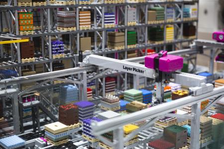 Lego Modell aus rund 250.000 bunten Steinen