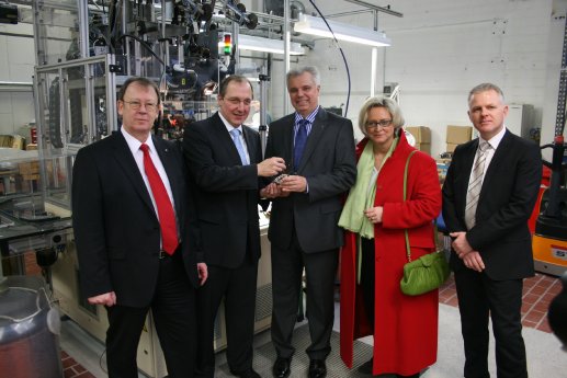 Minister de Jager besucht SECOP Motor Kompetenzzentrum an der FH Flensburg.JPG