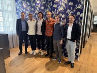 v. l. n. r.: Dieter Weißhaar (CEO, myneva Group), Sören Göhler, Dylan Gruner, Johannes Kiwi, Pablo Valencia (alle Gründer und GF, Kuidado GmbH), Fabian Schmidt (Investment Manager, Summa Equity) v. l. n. r.: Dieter Weißhaar (CEO, myneva Group), Sören Göhler, Dylan Gruner, Johannes Kiwi, Pablo Valencia (alle Gründer und GF, Kuidado GmbH), Fabian Schmidt (Investment Manager, Summa Equity)