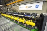 The final installation of the 20 Jenbacher FleXtra gas engines in the engine cells is another milestone for Kiel’reliable, sustainable and efficient heating supply. (photo: Stadtwerke Kiel AG)