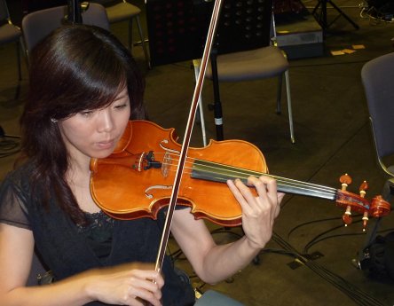 DPA on violin 1.jpg