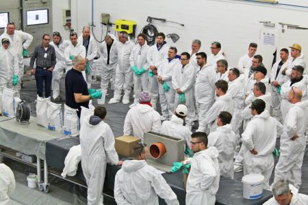 Selber Hand anlegen konnten die Fachverarbeiter in den Praxisteilen der Verarbeiterlehrgänge vom 19. bis zum 21. Februar 2019 im Trainings- und Seminarzentrum der MC-Bauchemie in Bottrop.