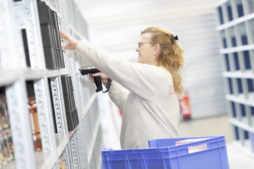 R3000 orderpicking 01.jpg