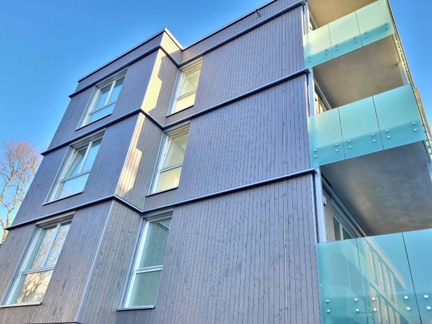 Moderne Architektur mit Douglasie-Holzfassade.jpg