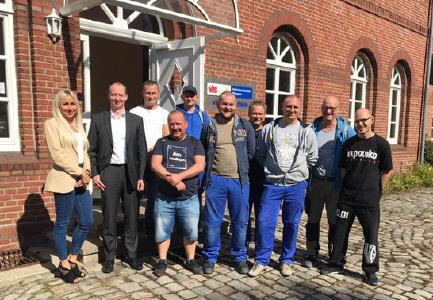 Um im Beruf erfolgreich zu sein, sind gute Deutschkenntnisse wichtig. 30 Piening-Mitarbeiter nehmen im September am Sprachkurs teil. Hinweis: 2. v. l. Andreas Kammler, Niederlassungsleiter in Lingen (Bildquelle: Piening Personal)