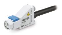 Der Düsen-Ionisierer IZT43 mit separatem Controller ermöglicht dank seines kompakten Designs den Abbau statischer Elektrizität in engen Platzverhältnissen – mit und auch ohne Druckluft / Foto: SMC Deutschland GmbH