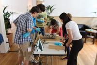 Katharina Lechler, Projektmanagerin für MAI Bildung im Carbon Composites e.V. (CCeV), weckt bei Schülern Begeisterung für den Zukunftswerkstoff Carbon 