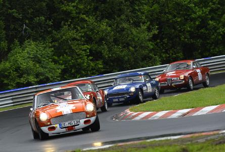 Dunlop rüstet historische Rennserien aus und bietet Werksservice