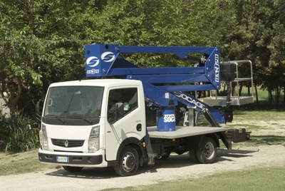 Renault Maxity mit Arbeitsbühne von Socage