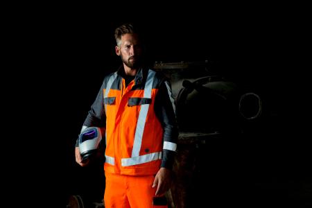 Das 3M Scotchlite Reflective Material 9945 weist mit 100 Zyklen Industriewäsche nach ISO 15797-8 Spitzenwerte in der Waschleistung auf / Foto: 3M