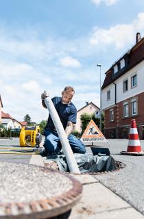 „Druckluft to go“ für die Baustelle: der handliche, robuste, drehzahlgeregelte und leistungsstarke Handwerkerkompressor i.Comp