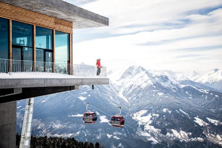 Patscherkofelbahn (© Patscherkofelbahn/Daniel Zangerl):
Bildtext: Der Hausberg der Innsbrucker als „Safe Service“ Vorreiter: Der Patscherkofel lässt sich als erste Region Tirols gesamtzertifizieren – die Bahn, der Intersport-Shop, alle sieben Gastro-Unternehmen und die vier Schischulen sind dabei