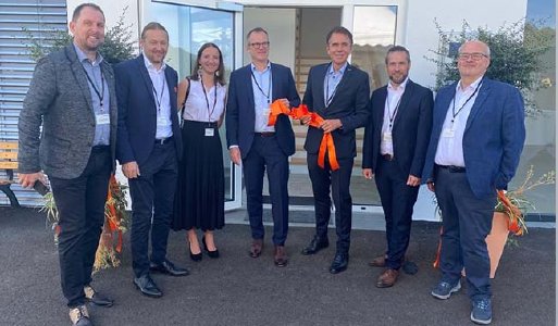 v.l.n.r. Mitarbeiter der Kübler Gruppe Peter Bamminger, Klaus Ederer, Julia Szerencsits, Martin Huth, Geschäftsführer Vertrieb/ Markom, Gebhard Kübler, geschäftsführender Gesellschafter, Michael Weingrill, Vertriebsleitung Österreich und Pierre Brucker, Leiter Produktmanagement.