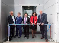 Feierliche Eröffnung: Verwaltungsratspräsident Klaus Endress, Corporate Sales Director John Salusbury, Geschäftsführer Paulo Loureiro, die stellvertretende Staatssekretärin Carla Campos Tavares sowie CEO Matthias Altendorf (von links) durchschneiden das Band
