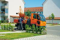 Bis zu 300 Gullys am Tag reinigt der Multicar FUMO Carrier mit Sinkkastenreiniger-Aufbau.