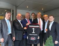 v.l.n.r.: Karl Heinz Lörtzer, Alexander Fackelmann, Marc Sontowski, Dr. Carsten Bissel, Paul Weber und Ralph Koczwara mit Innenminister Joachim Herrmann nach der Aufsichtsratssitzung © Foto: hl-studios, Erlangen v.l.n.r.: Karl Heinz Lörtzer, Alexander Fackelmann, Marc Sontowski, Dr. Carsten Bissel, Paul Weber und Ralph Koczwara mit Innenminister Joachim Herrmann nach der Aufsichtsratssitzung © Foto: hl-studios, Erlangen