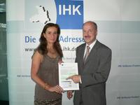 Stellen den Wirtschaftslagebericht für das 2. Quartal 2012 vor: IHK-Hauptgeschäftsführerin Elke Schweig und der stv. IHK-Hauptgeschäftsführer Dr. Helmut Kessler