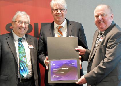 David Andrews, President-Elect of SPIE (left), and John Greivenkamp, President of SPIE (right), presented the award to Dr. Wilhelm Kaenders (middle).