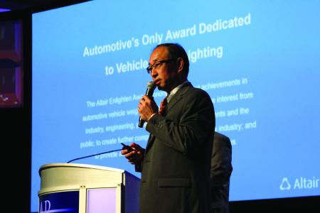 Richard Yen, Senior Vice President, Automotive and Global Markets Team at Altair, presents the 2016 award