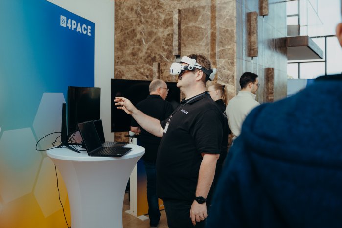 DCS-eCC-2025-VR-Messestand-4PACE.jpg