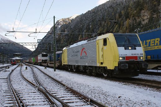 TX Logistik-Lok am Brenner - der alpenquerenden Verkehr wird nun von München aus gesteuert.jpg