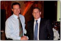 Links: Mario Orlandi (SILICA RVP South Europe & VP Marketing) ; Rechts: Pierre-Yves Lesaicherre (NXP Senior VP & General Manager, BL Logic & Microcontrollers)