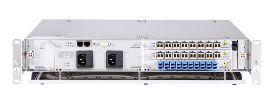 fotos_10G_8Kanal_CWDM_System_komplett_2HEChassis_300dpi.jpg