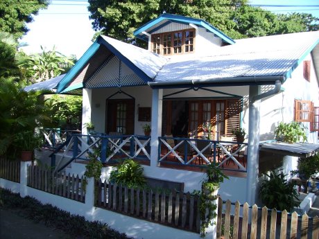 e-domizil_Strandhaus-auf-Tobago.jpg