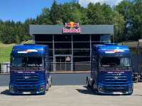 Zwei Ford F-MAX von insgesamt 23 Sattelzugmaschinen für das Red Bull Energy Station Department
