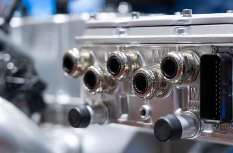 Elektroauto-Batterie mit verzinnten Steckern