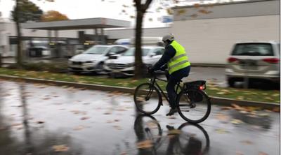 Helle Kleidung auf dem Fahrrad