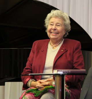 DEBUT_Schirmherrin_2014_Christa_Ludwig_2a.jpg