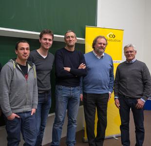 (Foto: hl-studios, Erlangen): Prof. Helmut Roderus und Prof. Christian Barta (2. und 3. v.r.) der HS-Ansbach und die Spezialisten von hl-studios